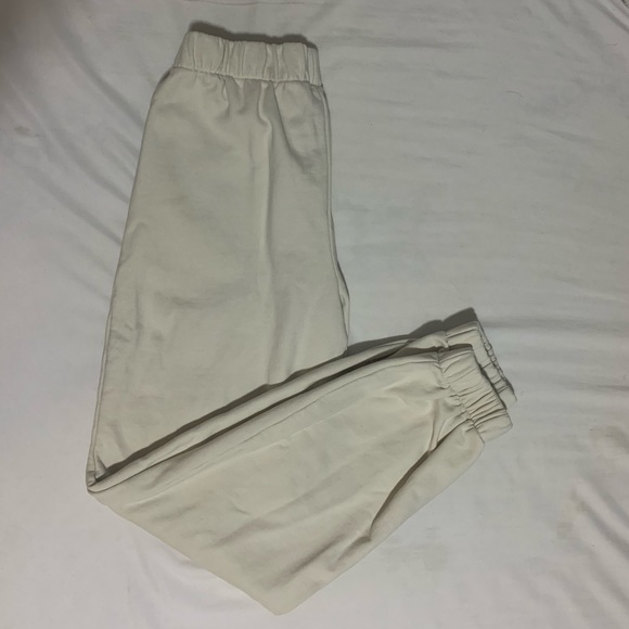 Brandy Melville Pants - Brandy Melville Rosa Sweatpants (creme/beige)